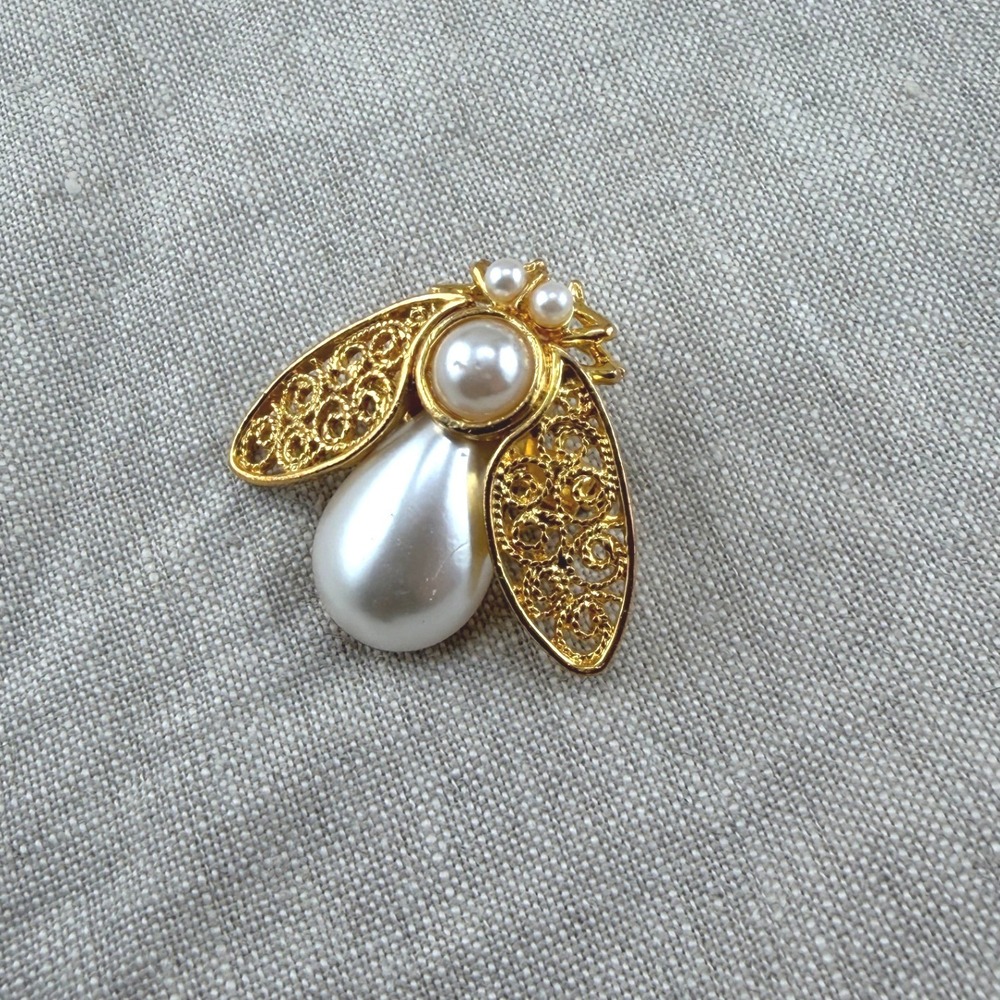 Vintage Bumble Bee Insect Brooch Gold Tone Faux Pearl Bee Pin
